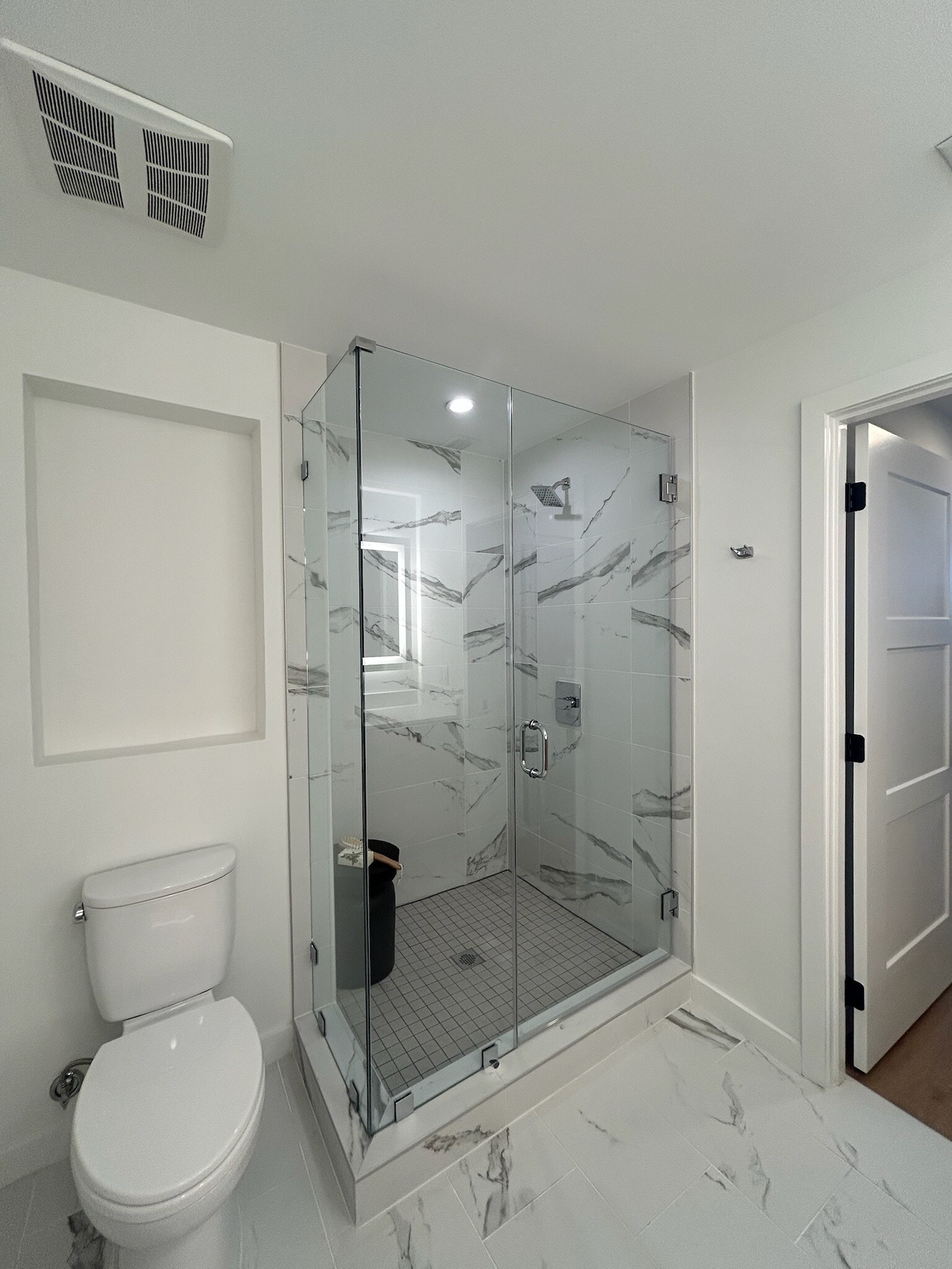 Building Photo - 1625 NE 124th St