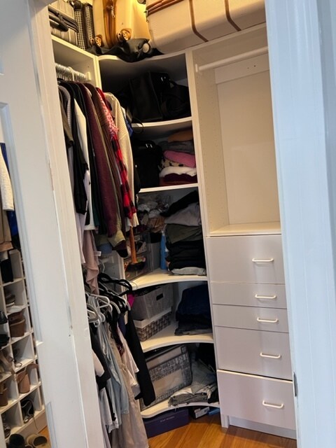 Walk-in closet - 1410 W Belmont Ave