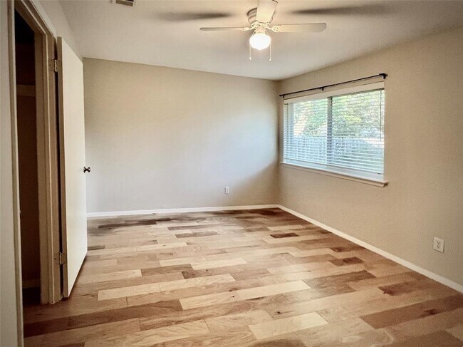 Building Photo - 11607 Barrington Way