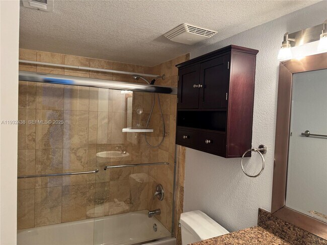 Building Photo - 185 Lakeview Dr