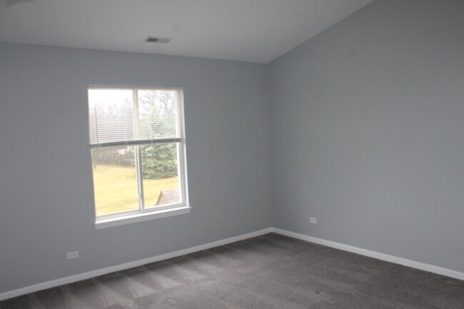 Building Photo - 1253 E Essex Ct