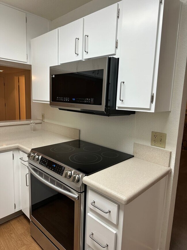 Building Photo - 495 Canyon Oaks Dr