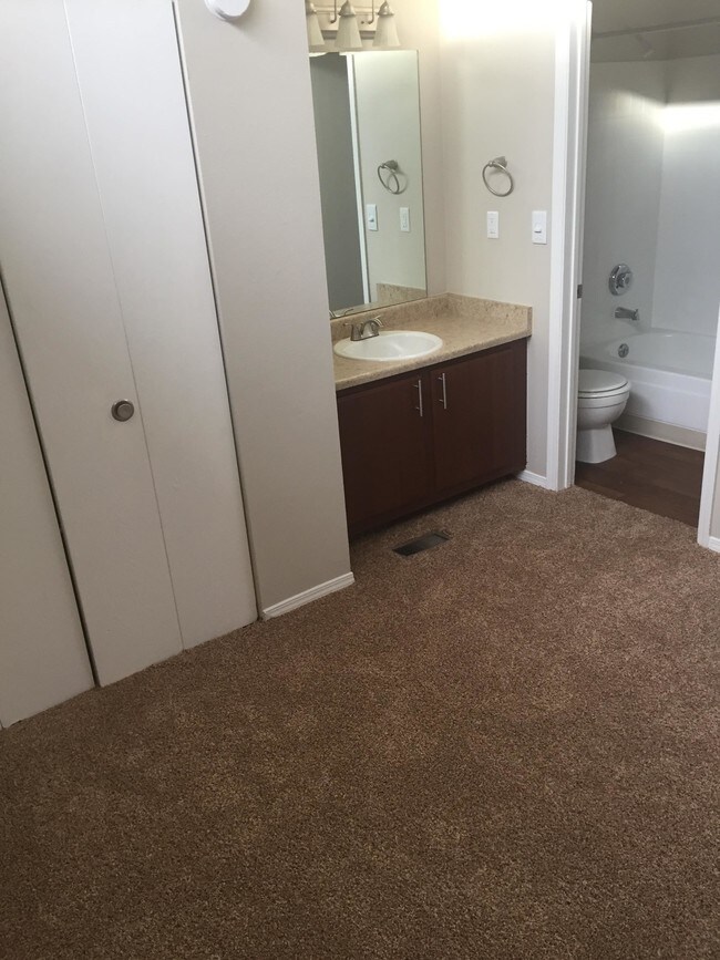 Primary Photo - 122 S Joliet Cir