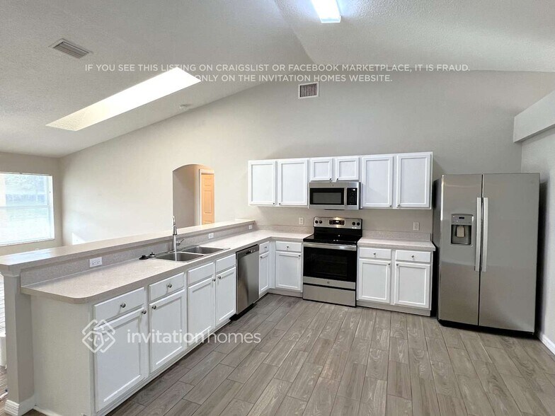 Building Photo - 5341 NW Aloha St