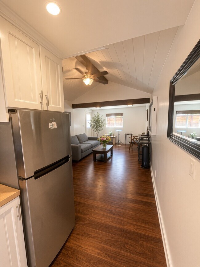 Building Photo - 117 N Encinal Ave