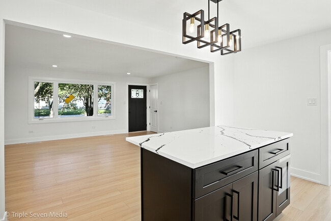 Building Photo - 8053 Newland Ave