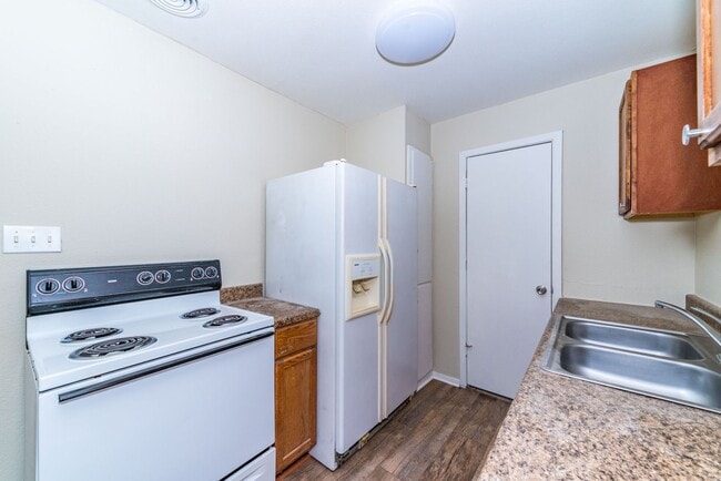 Building Photo - 1-Bedroom in North Point