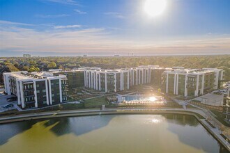 Building Photo - 10505 Deerwood Rd