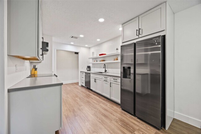 Building Photo - 22419 Deville Dr