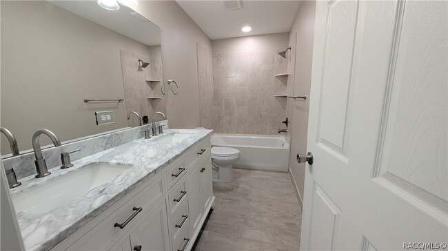 Building Photo - 7708 N Paris Dr