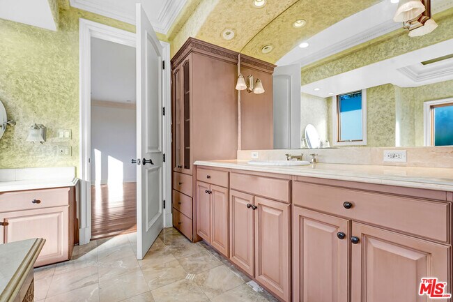 Building Photo - 219 S Willaman Dr