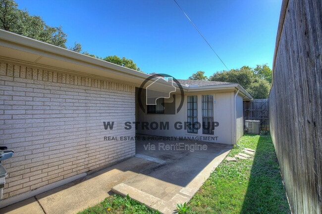 Building Photo - 6452 Waverly Way