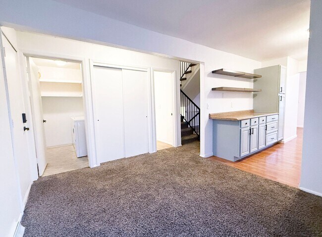 Building Photo - Clean & Quiet 3 Bed / 2.5 Bath Town Home with 2 Car Garage in Arvada