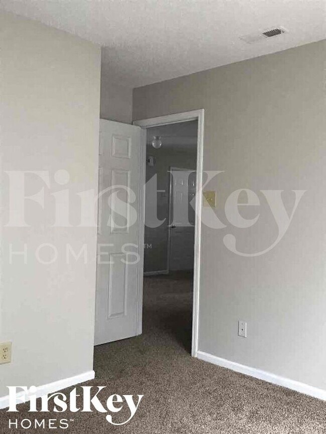 Building Photo - 9214 Bainbridge Dr