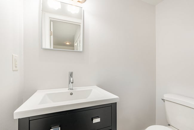 Building Photo - Beautifully Maintained 2-Bedroom Townhome in Desirable Cary Location