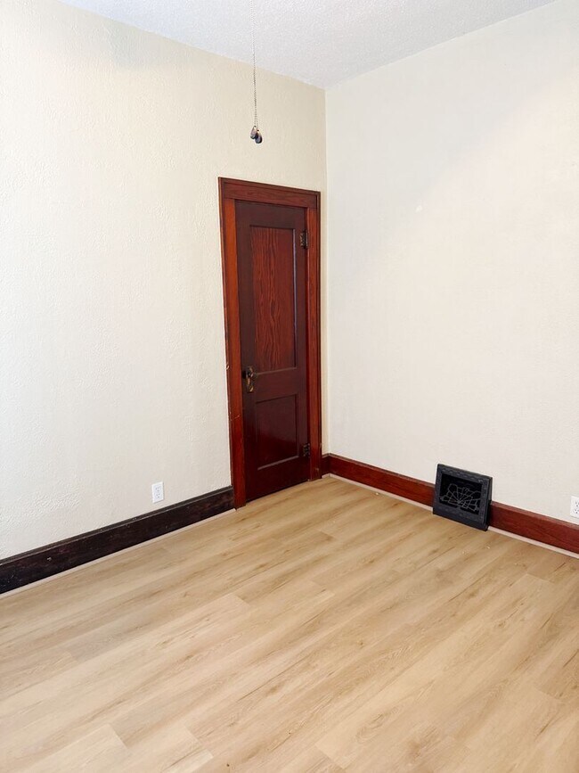 Building Photo - 850 Rice St