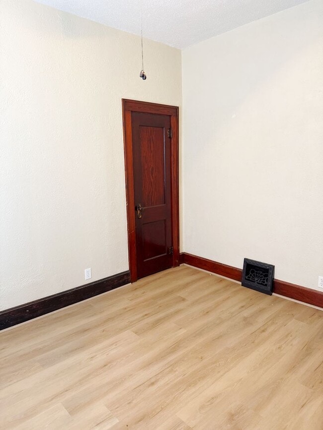 Building Photo - For Rent...850 Rice St, Wood River, IL 62095