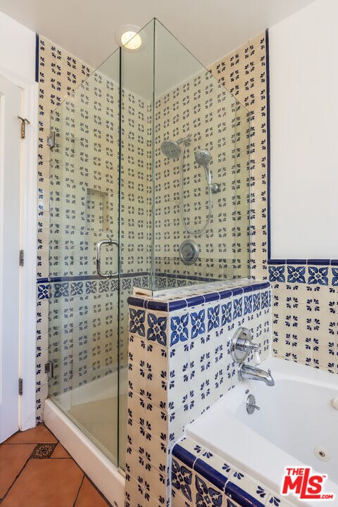 Building Photo - 1557 N Stanley Ave