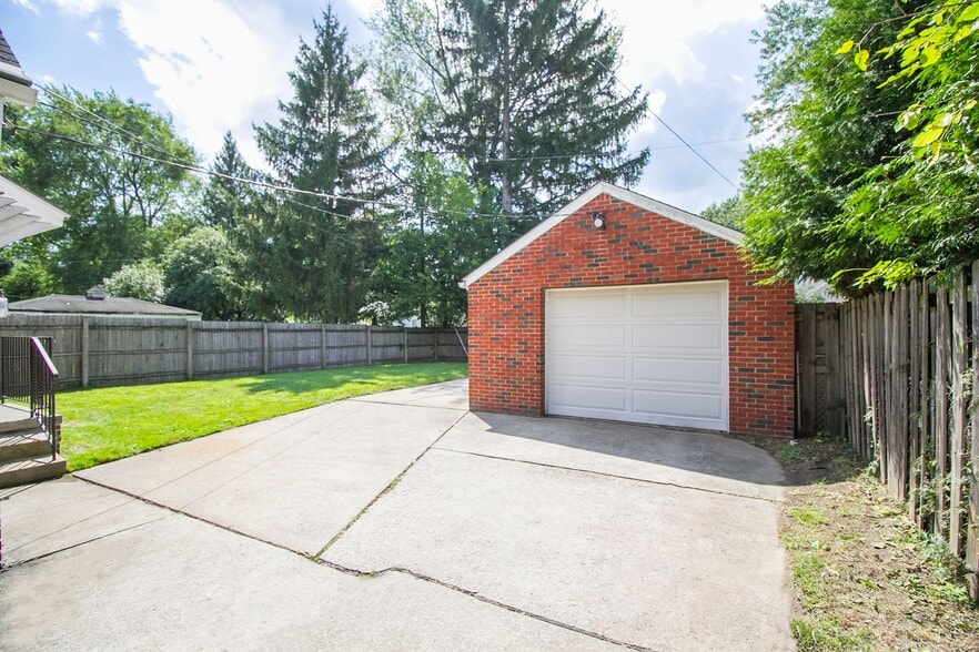 Building Photo - 2133 Dority Rd