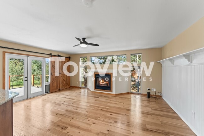 Building Photo - 2205 Valley View Dr