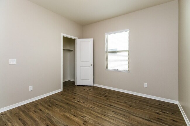 Building Photo - 4611 W Foldwing Dr