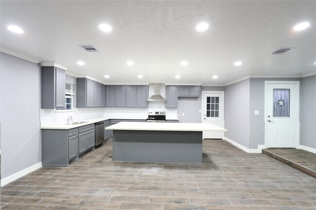 Building Photo - 10406 Townhall Ln