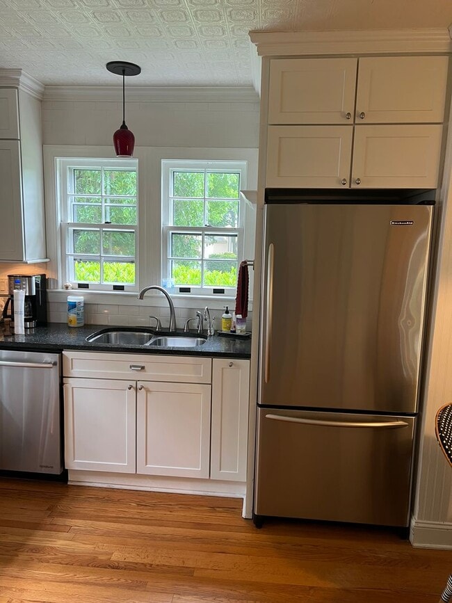 Building Photo - Gorgous 4 Bed 3.3 Bath house in the Sedgef...