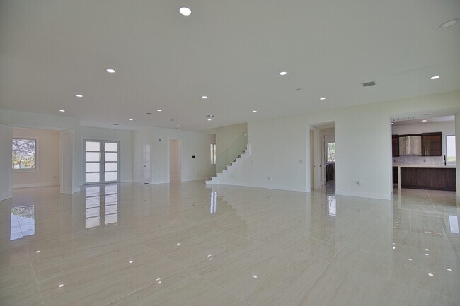 Building Photo - 13064 Via Flavia