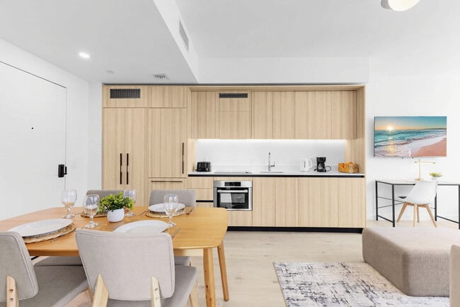 Building Photo - 225 N Miami Ave