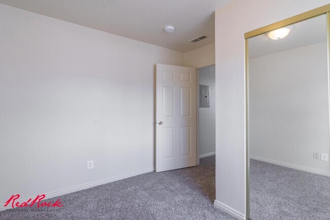 Building Photo - 35 E 600 S