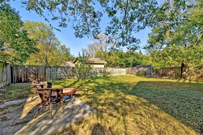 Building Photo - 5804 Cedardale Dr