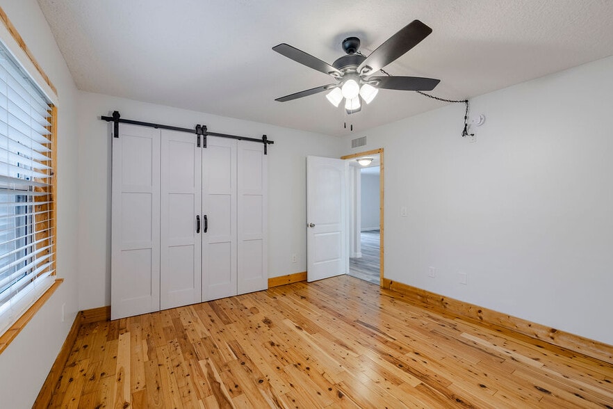 Building Photo - 715 20th St