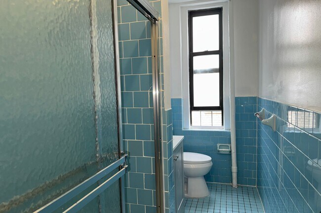 Building Photo - 55 Tiemann Pl