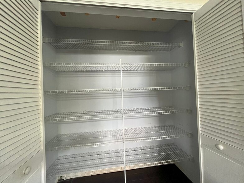 Kitchen pantry - 2148 Cumulus Ct