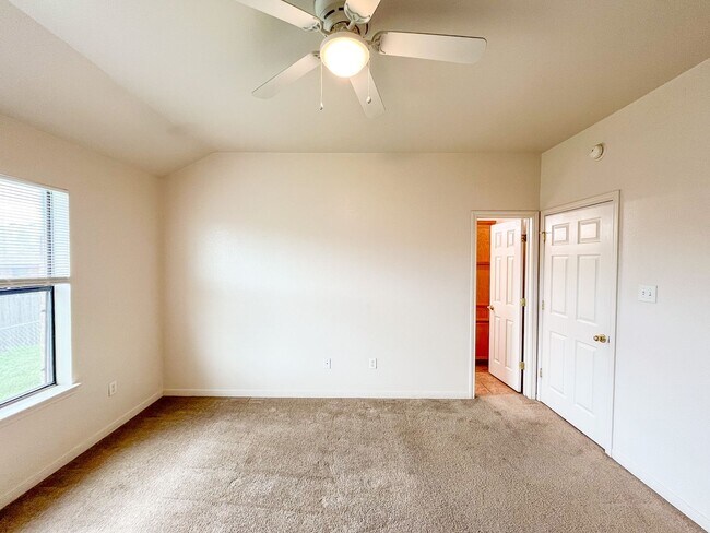 Building Photo - 1212 Nicholas Cir