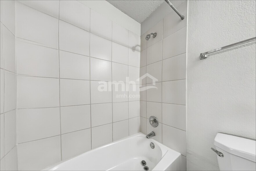 Building Photo - 10109 Chapel Glen Ter