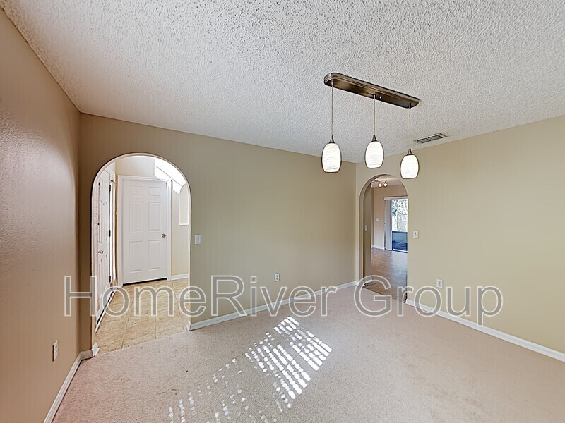 Building Photo - 2215 Canopy Dr
