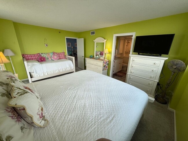 Building Photo - Pensacola Beach - Tristian Towers - 2 bedroom, 2 bathroom - Community Pool & Water views