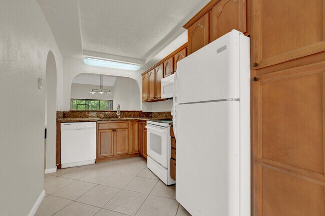 Building Photo - 6371 Toulon Dr