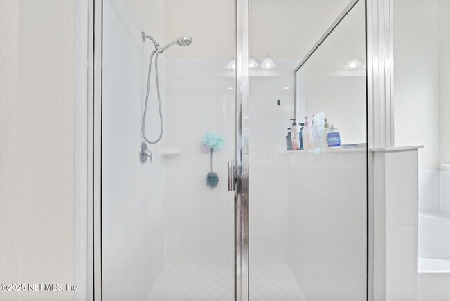 Building Photo - 300 Auburn Oaks Rd E