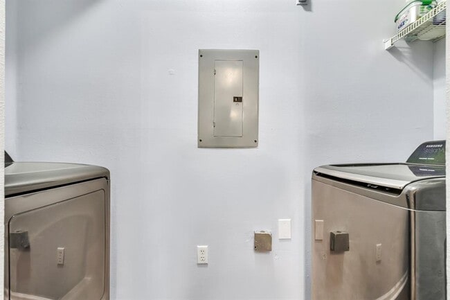 Building Photo - 14304 Fredricksburg Dr