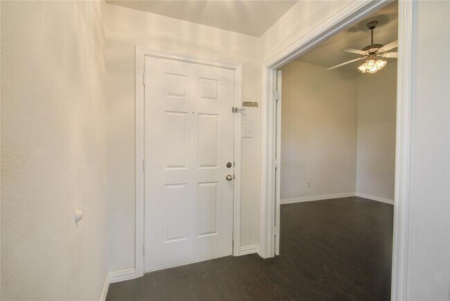 Building Photo - 229 River Basin Ln
