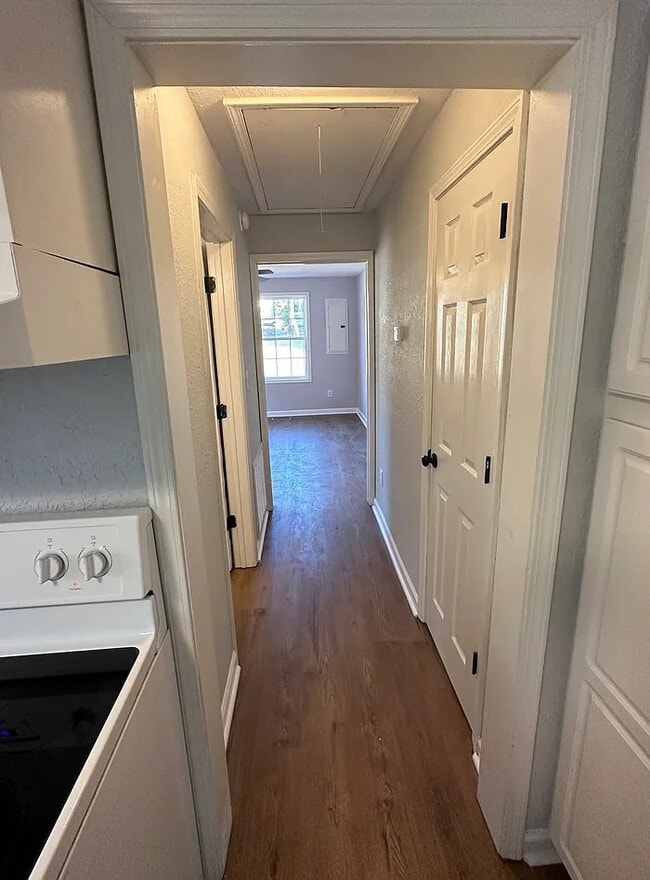 Building Photo - 1 Bedroom 1 Bathroom Duplex