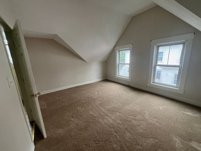 Building Photo - Charming 2-Bedroom 1 Bath Apt. in Middleboro