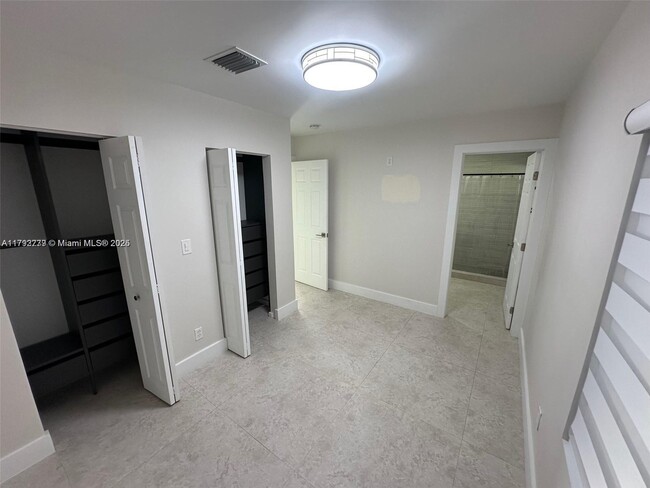 Building Photo - 4924 SW 131st Ave