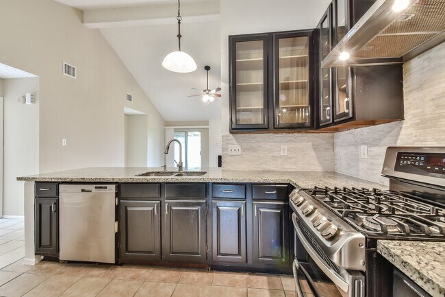 Building Photo - 9503 Bent Spur Ln