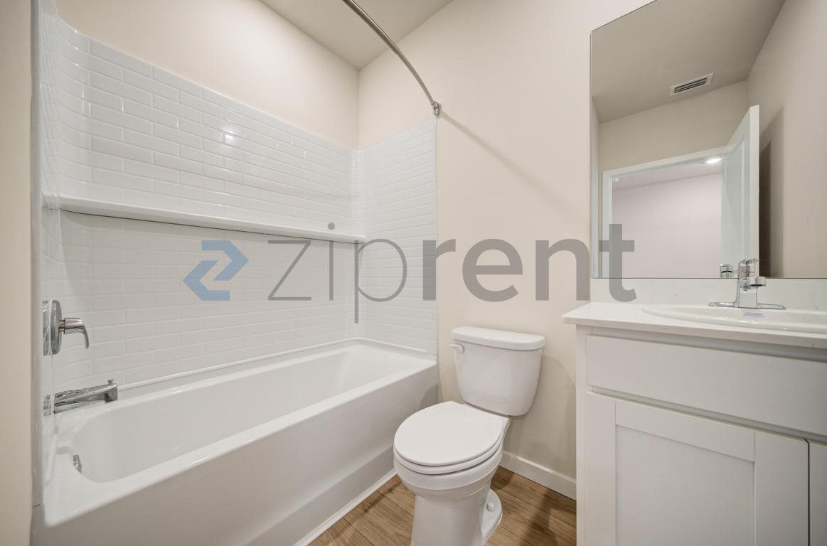 Building Photo - 707 NW 2nd Ln