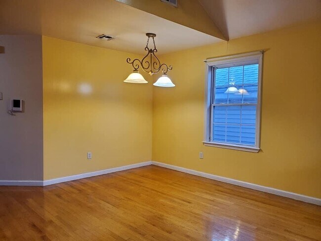 Building Photo - 27 Jewett Ave