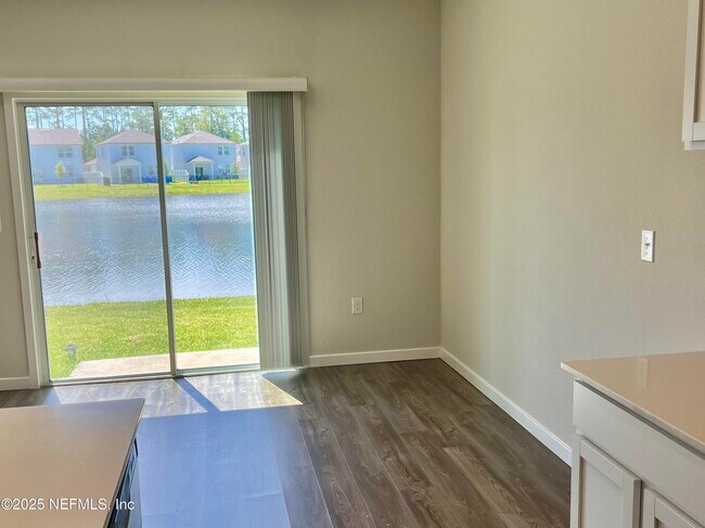 Building Photo - 14750 Cashew Ave
