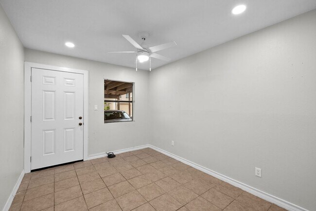 Building Photo - 1313 Harbor Island Dr